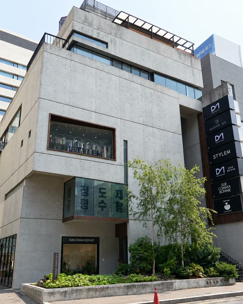 모즈의원 청담이 있는 건물 외관